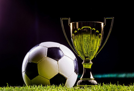 突破防线的 突破防线的