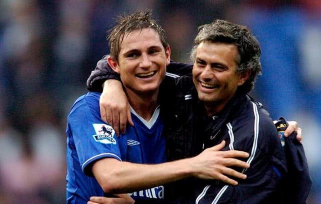 中国足球职业联赛颁奖会上海举行 各项最佳揭晓